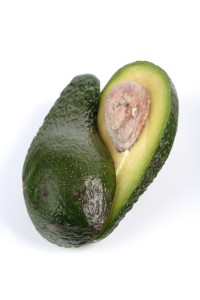 Avocados enthalten viele gute Enzyme und Fette und lassen sich gut als Hausmittel verwenden.